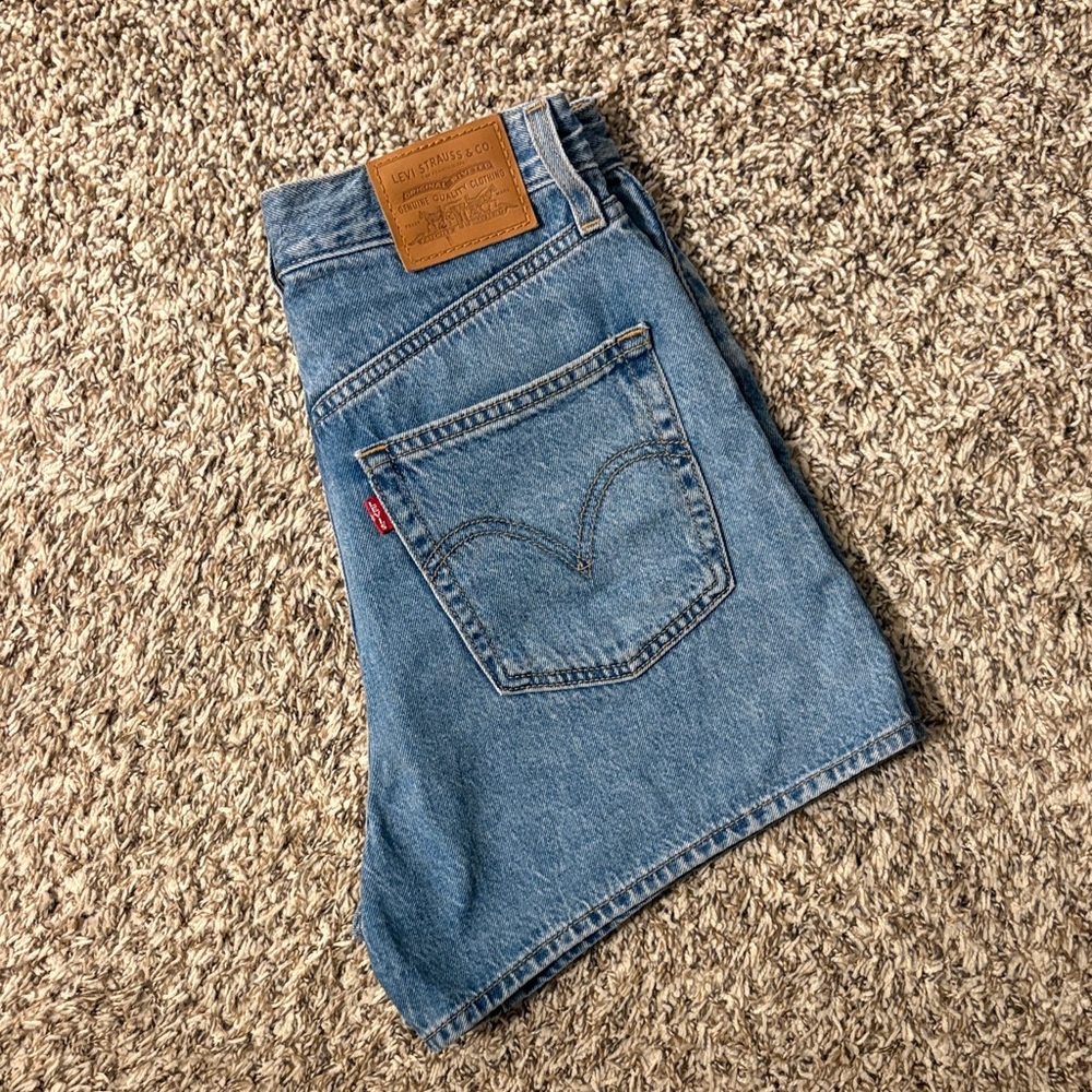Levi’s High Loose Shorts